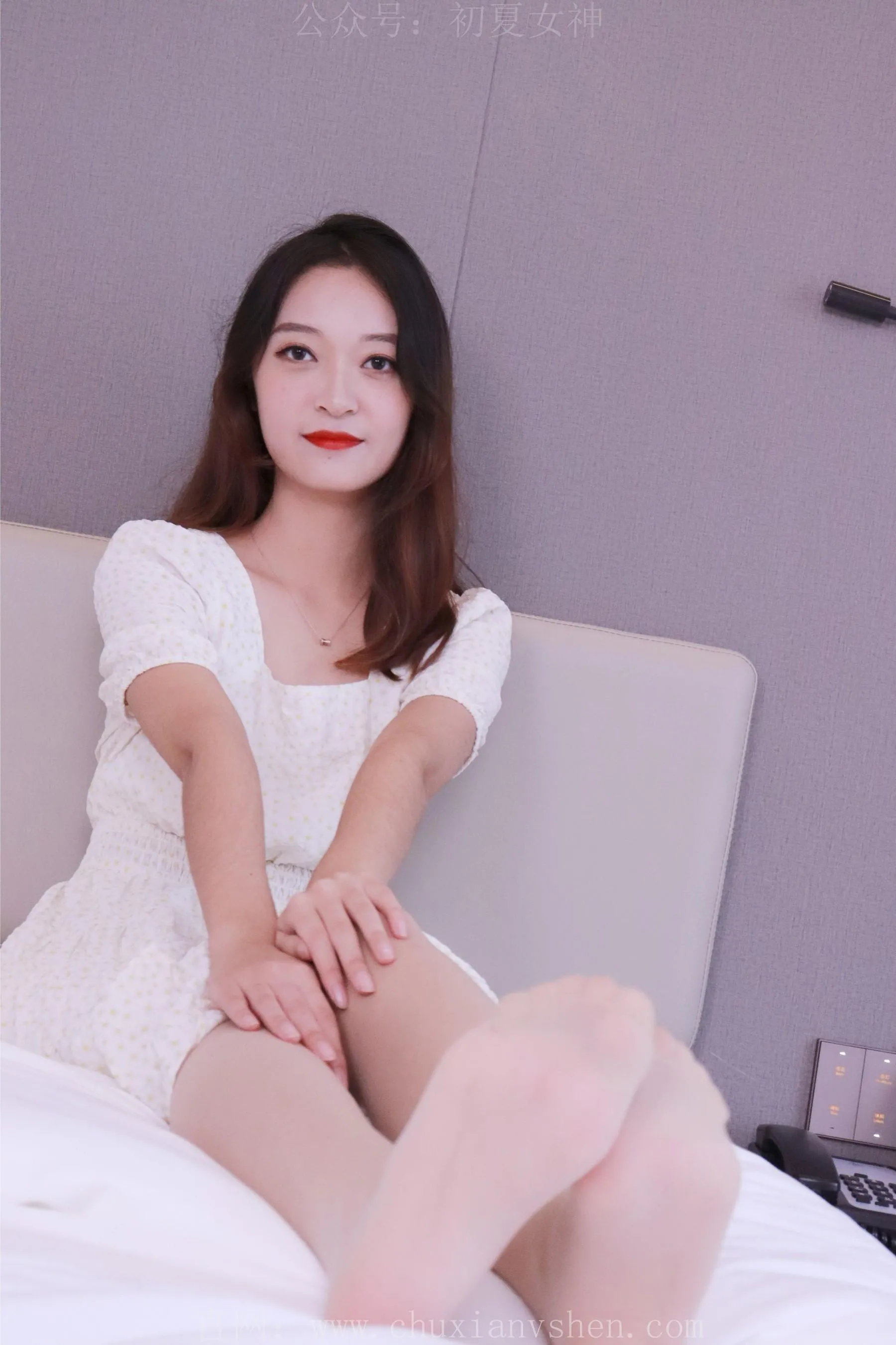 初夏女神 NO.015 依依白色M码秋季连衣裙搭高跟鞋 [137P]插图1